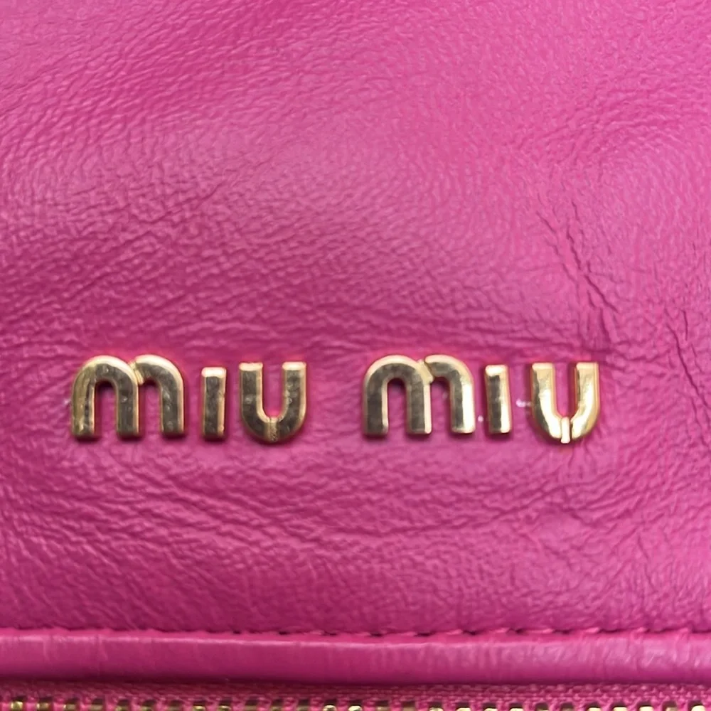 Miu Miu Pink Leather clutch bag with snap closure, zipped deep flap pocket. - Picture 7 of 14